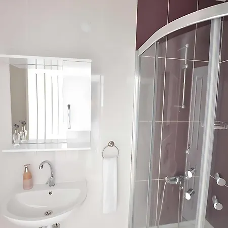 Alayaz Bed & Breakfast 3*