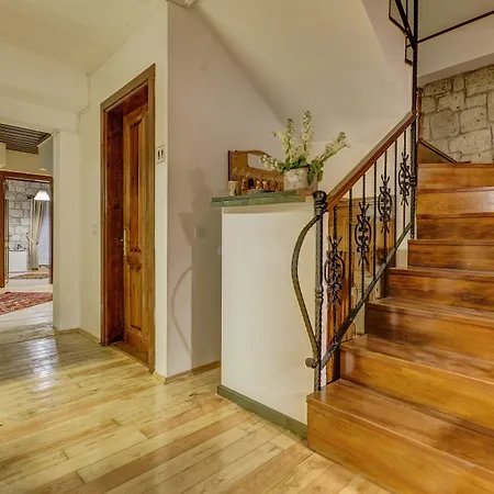 Bed and breakfast Alayaz